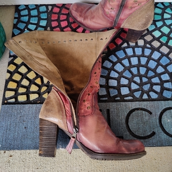 MJUS Italian Studded Red Brown Leather Heel Boots Textured Cut Outs Size 38 US 8 - Picture 13 of 15